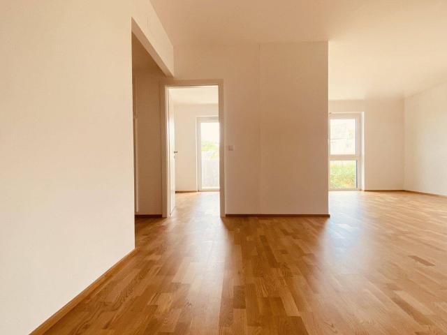 Neubau Erstbezug Gemütliche Drei Zimmer Wohnung mit Balkon und Grünblick