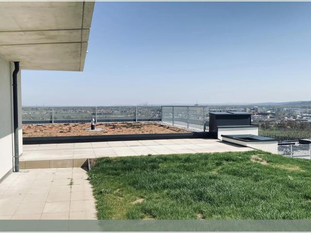 Neubau Erstbezug Traumhafte Drei Zimmer Wohnung mit Eigengarten und Terrasse