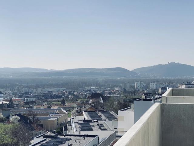 Neubau Erstbezug Wunderschöne Drei Zimmer Wohnung mit Balkon und herausragender Aussicht
