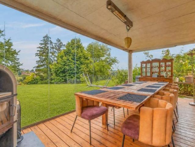 Neubau Familienvilla mit beheiztem Pool und freier Aussicht