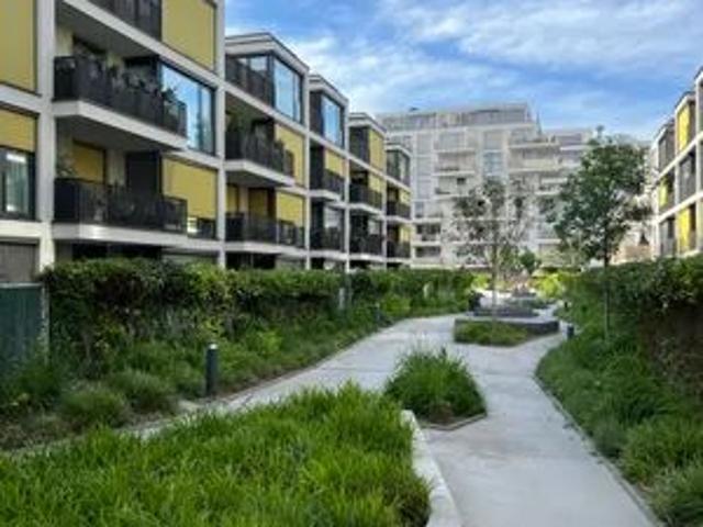 Neubau, klimatisierte 2 Zimmer DG Wohnung, große Terrasse