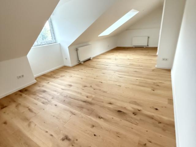 Neubau* Helle 2 Zi. Whg im DG mit Einbauküche, Dachgauben + Dachfenster