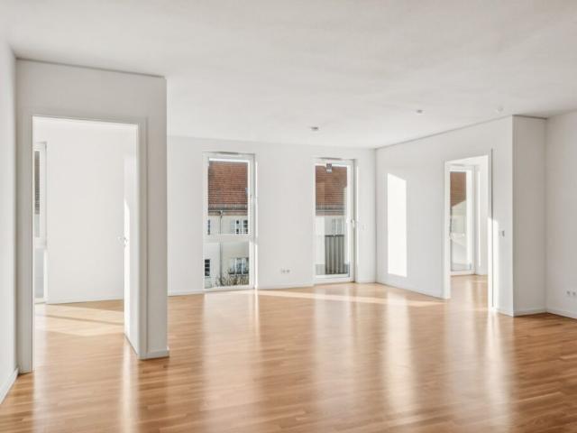 Neubau: helle 4 Zimmer Wohnung mit zwei Terrassen!