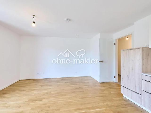 Neubau: Helle und ruhige Zwei Zimmer Wohnung mit luxuriöser Innenausstattung mit Balkon und EBK