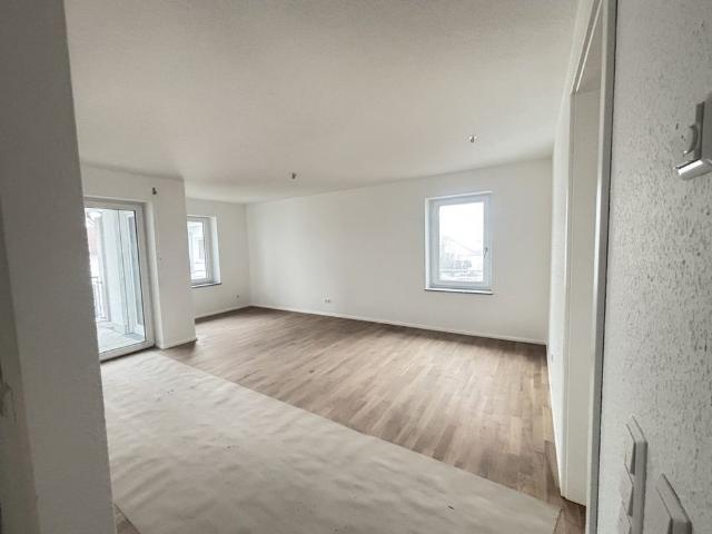 Neubau Highlight: 3 Zimmer Maisonette mit sonnigem Balkon und Ausblick nach Sießen