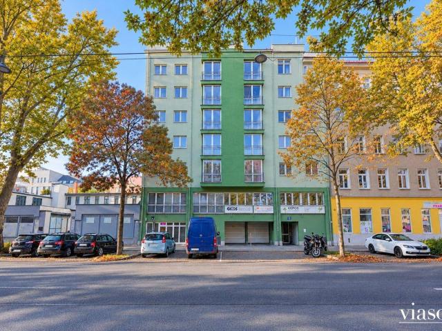 Neubau I 4. Stock I Balkon I 4 Zimmer I 2 Eingänge I Nutzung auch als 2 x 2 Zimmerwohnung I Nahe Donauinsel