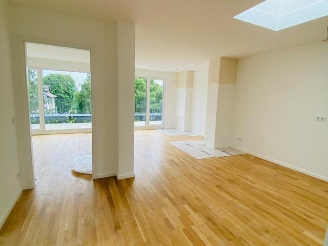 NEUBAU im Erstbezug: 2,5 Zimmer Wohnung mit EBK, Dachterrasse und Tiefgarage