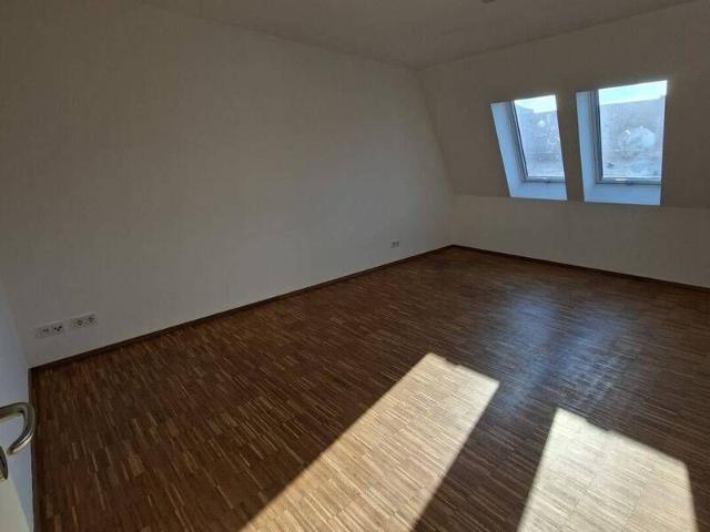 Neubau im herzen P`Bergs! Traumhafte 2 Zi DG W! mit großzügiger Terrasse !ENG scroll down!