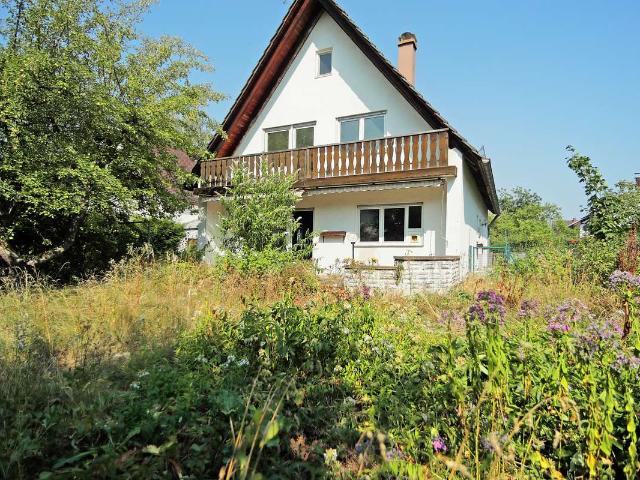 Neubau oder Modernisierung? Charmantes Wohngrundstück mit sanierungsbedürftigem Zweifamilienhaus