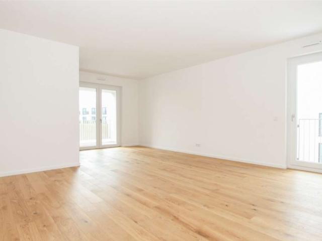 Neubau: luxuriöse 3 Zi Whg mit Balkon, Loggia & Einbauküche
