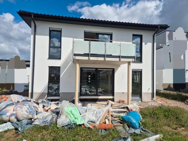 Neubau! Luxuriöse 4 Zimmer Wohnung zu verkaufen!