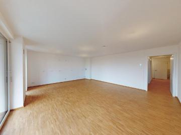 Ein Neubau für das Leben im Quartier mit großzügigem Wohnbereich und Balkon