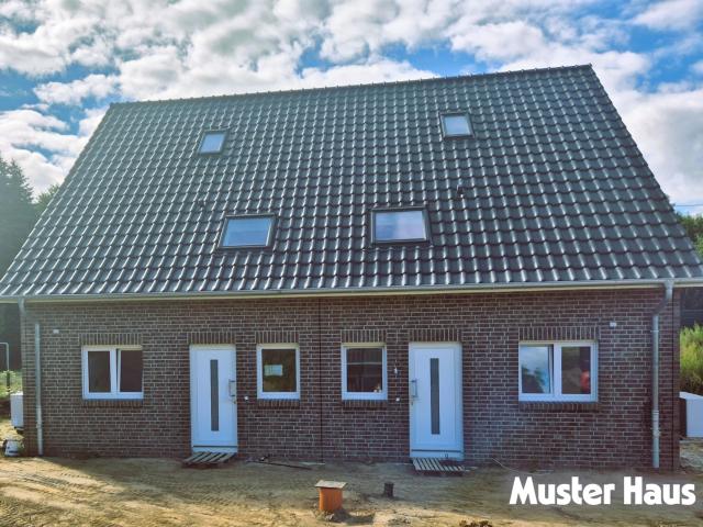 NEUBAU! Moderne Doppelhaushälfte in schöner ruhigen Lage!
