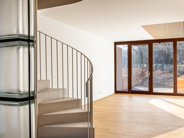 Neubau: Modernes Eckhaus am Starnberger See