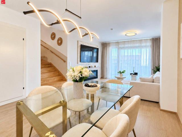 Neubau Maisonette mit maßgefertigter Einrichtung, E Ladestation und Eigengarten