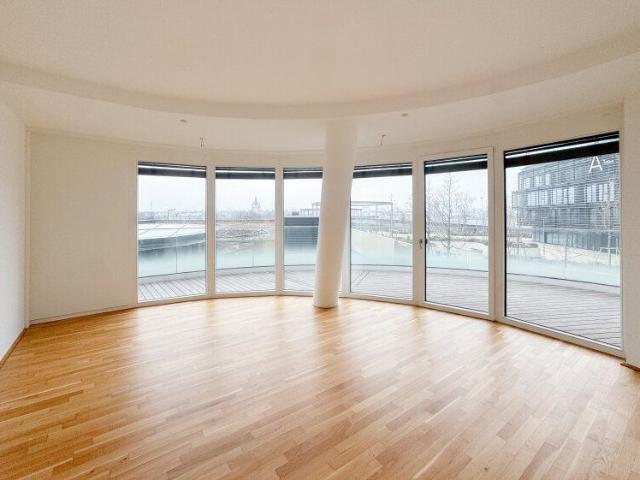 Neubau Nähe UNO City Familienwohnung mit lichtdurchfluteten Panoramafenster