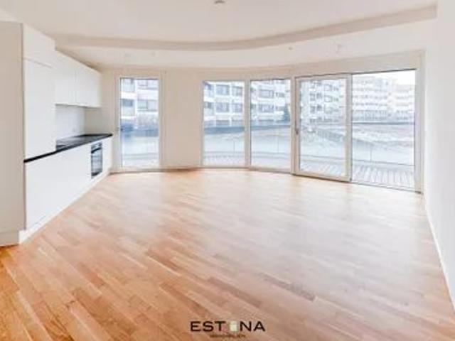 Neubau Nähe UNO City Familienwohnung mit lichtdurchfluteten Panoramafenster