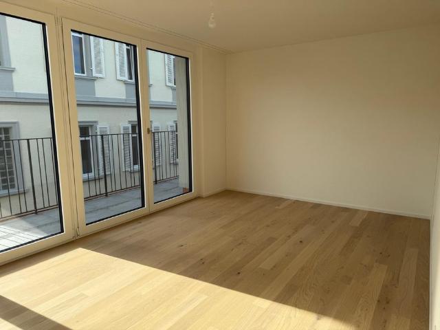 Neubau Reihenhaus mit moderner 3.5 Zimmer Maisonette Wohnung!