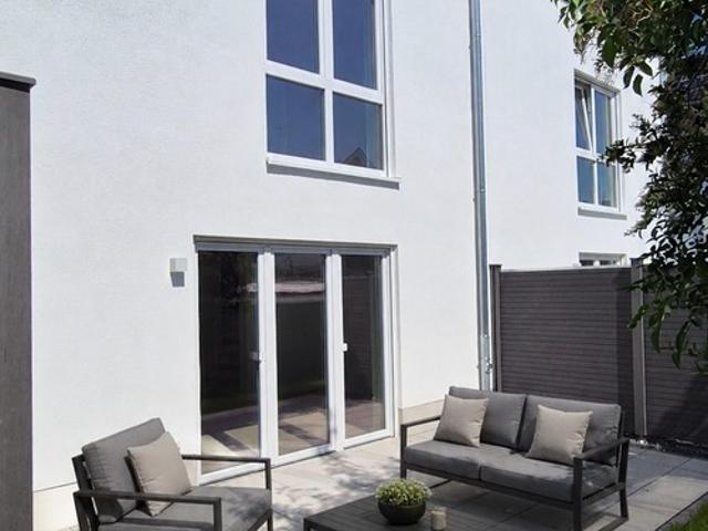 Neubau Reihenhaus mit Terrasse 140 m² Familienhaus mit sehr niedrigen Energiekosten EH 40 + PV