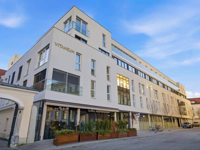 ERSTBEZUG: Wohnen in der obersten Etage: Maisonette mit Terrasse & Kaminanschluss