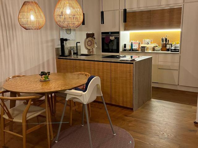 Neubau Wohnung 80m2 mit Balkon und Carport