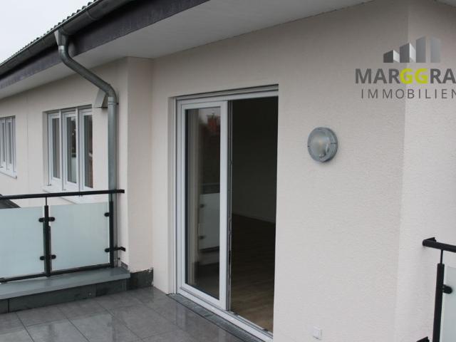 Neubau Wohnung mit Süd Balkon inkl. neuer Küchenzeile auf Wunsch und PKW Stell.