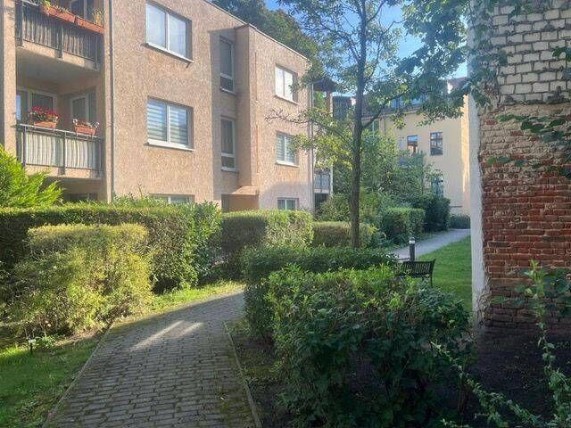 Neubau wunderschöne, hochwertig sanierte und renovierte Dachgeschosswohnung in Berlin, zentral und dennoch ruhig gelegen