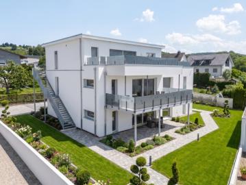 Neubau Top moderne Wohnoase mit grossem Gartenanteil
