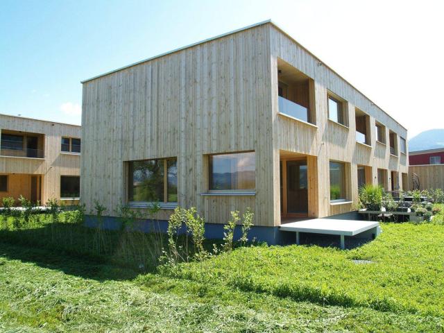 Neubau Vollholz, 5 Zimmer Wohnung in Feldkirch Gisingen und eigenem Kellerzugang und Garten, Bezug kurzfristig möglich
