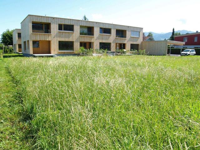 Neubau Vollholz Randreihenhaus mit 5 1/2 Zimmer in Feldkirch Gisingen und eigenem Keller, Bezug schon bald möglich
