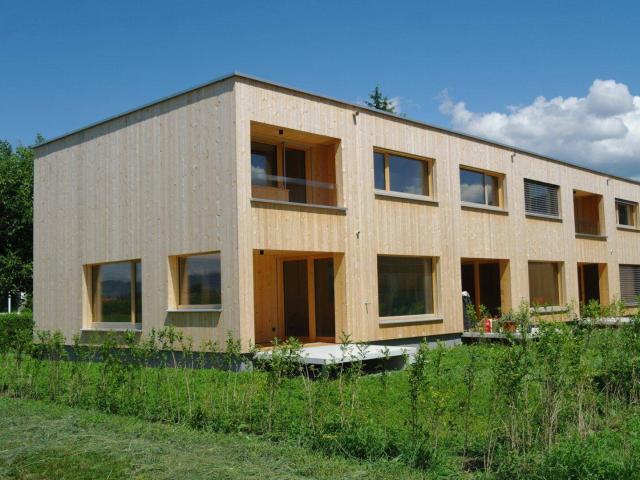 Neubau Vollholz Randreihenhaus mit 5 1/2 Zimmer in Feldkirch Gisingen und eigenem Keller, Bezug schon bald möglich