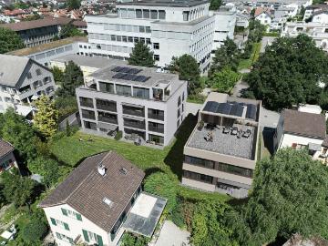 Neubau/Erstbezug: Hochwertige 3.5 Zimmer Gartenwohnung mit grosszügigem Sitzplatz und Wintergarten