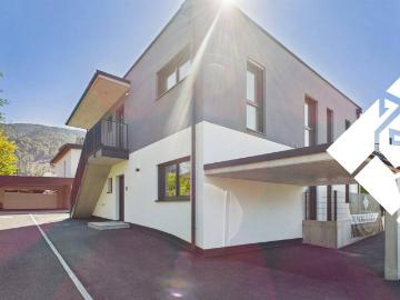 Neubaujuwel „Villenperle“ – Exklusives Zweifamilienhaus in Wörgls Villengegend