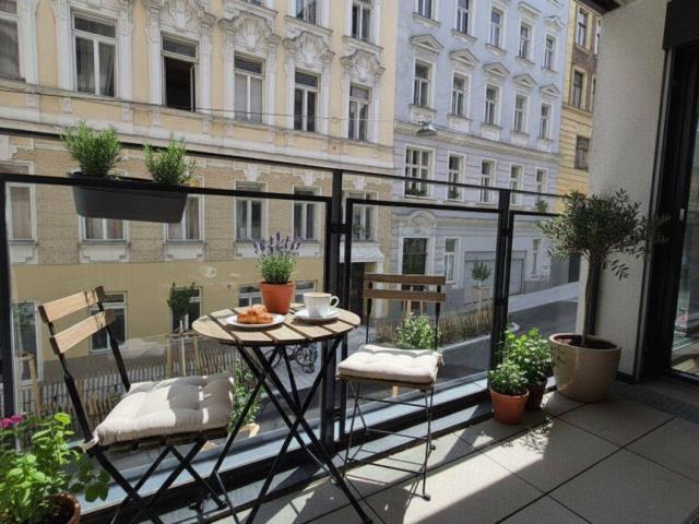 NEUBAUMIETE MIT LOGGIA NÄHE HAUS DES MEERES