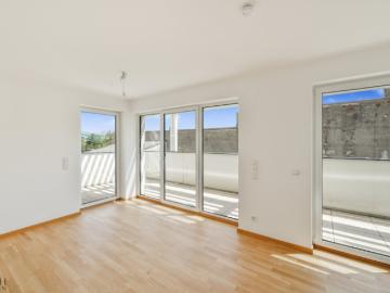 First Floor zum Verkauf in 2000