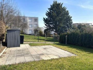 Neubaustandard im Zentrum: 3 Zimmer Erdgeschosswohnung mit Balkon, Garten und Tiefgaragenplatz!