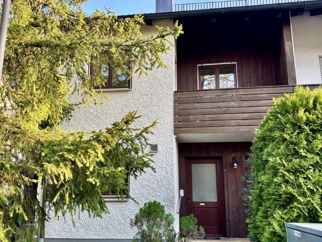 NEUBIBERG ohne Makler: DHH, BJ 1981, gr. Garten, top Lage