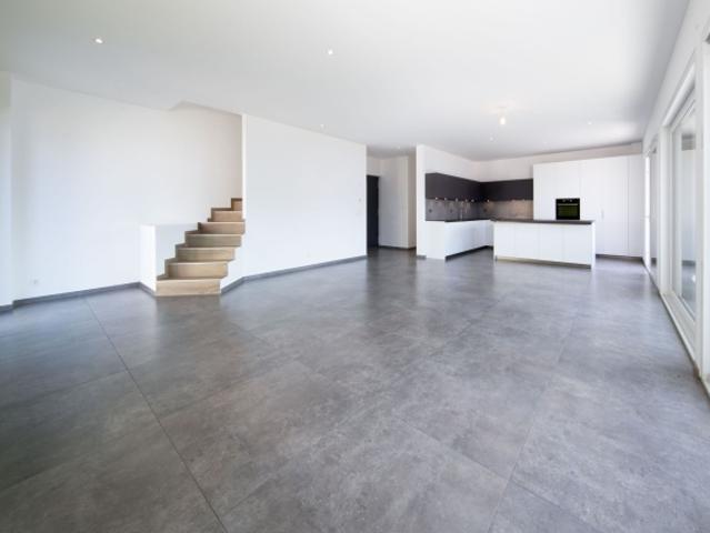 Neue, moderne und helle Villa