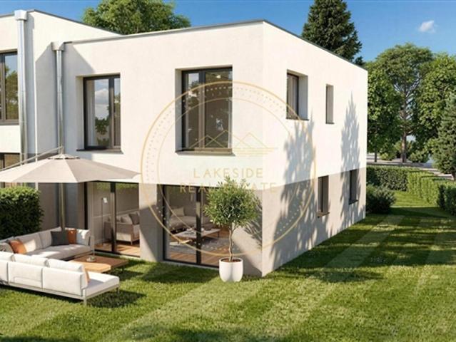 neue moderne Villa mit Giebel – Villa D