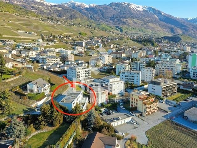 Neue angrenzende 5.5 Zimmer Villa ab Anfang Juni 2026 verfügbar