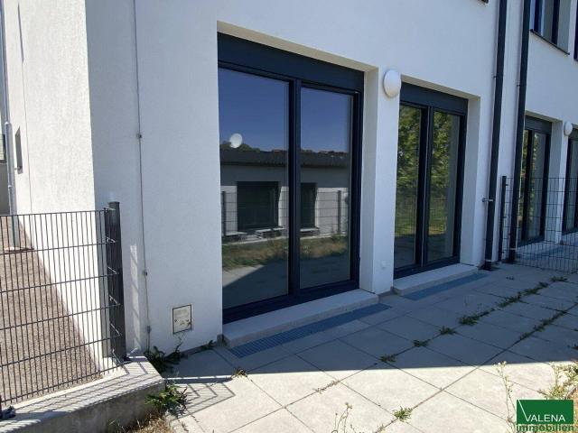 Neue Doppelhaushälfte in Ebendorf, belagsfertig – Wohnküche und 3 Schlafzimmer, Garten, Terrasse. Erstbezug! Nähe zum Landesklinikum Mistelbach!