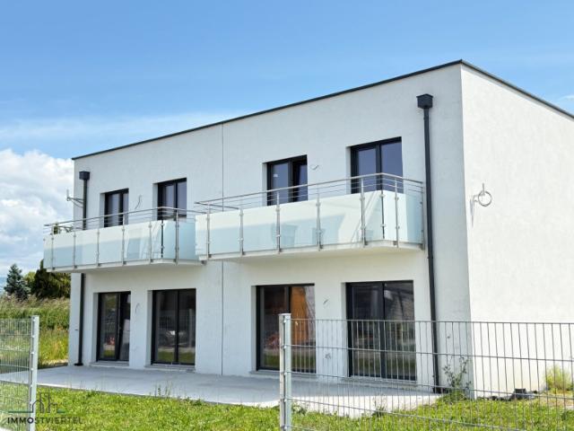 Neue Doppelhaushälfte mit Carport nur noch 2 verfügbar!