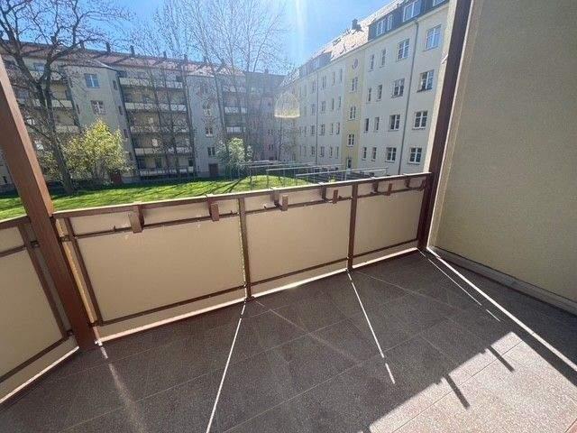 NEUE EBK mÃ¶gl. ! Offene KÃ¼che + sonniger/groÃer Balkon !
