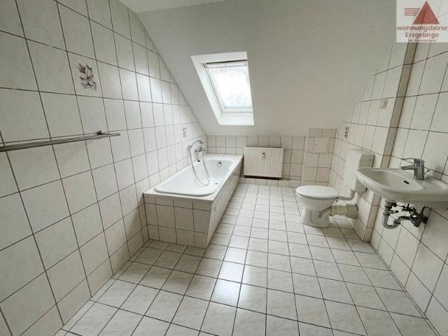 Neue Fußböden! Gemütliche Dachgeschosswohnung in ruhiger Lage von Aue
