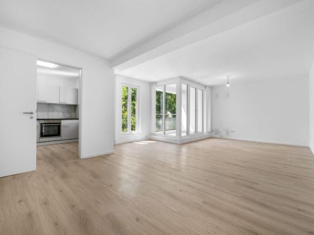 NEUE FOTOS nach RENOVIERUNG: 1 Min. RHEINUFER, 2 Min. CARLSPLATZ, 3. Min. ALTSTADT, 5. Min. zur KÖ!