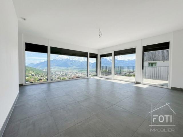 NEUE freistehende Villa mit 4,5 Zimmern und wunderschönem Blick auf die Ebene