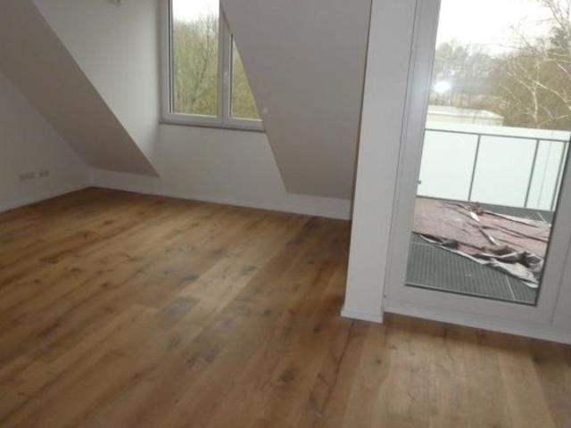 Neue helle Dachgeschoßwohnung mit moderner Heiztechnik im Energiesparhaus Bonn Endenich
