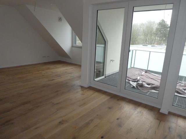 Neue helle Dachgeschoßwohnung mit moderner Heiztechnik im Energiesparhaus Bonn Endenich