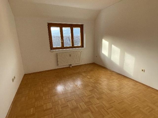 NEUE KÜCHE Großartige 4 Zimmer Wohnung mit Balkon und Garagenparkplatz in idyllischer Lage
