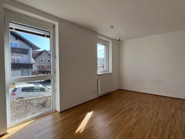 NEUE Küche Schöne 3 Zimmer Wohnung in Floing